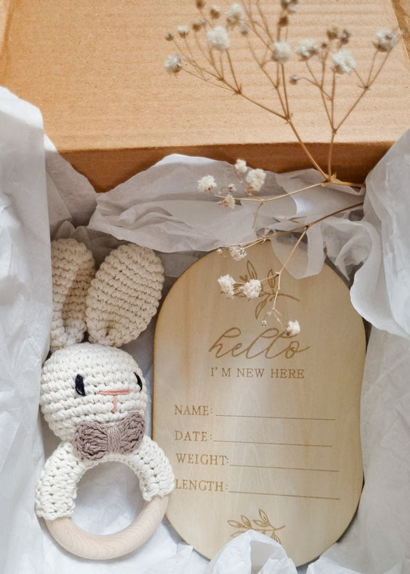 Personalized Wooden Floral Birth Announcement Board detail – newborn prop, Cuddle Bloom