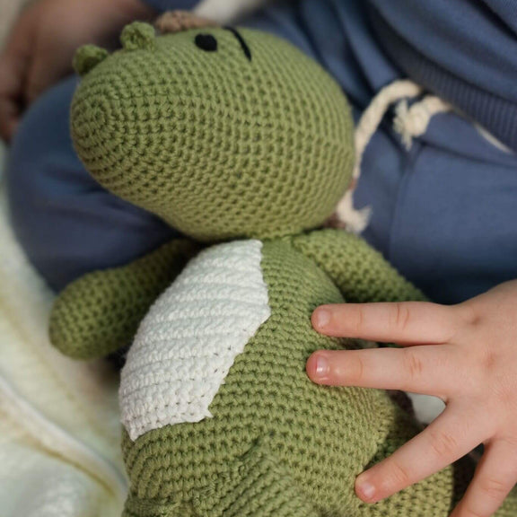 Yarn o Saurus handknitted toy detail – natural cotton baby toy, Cuddle Bloom Pakistan